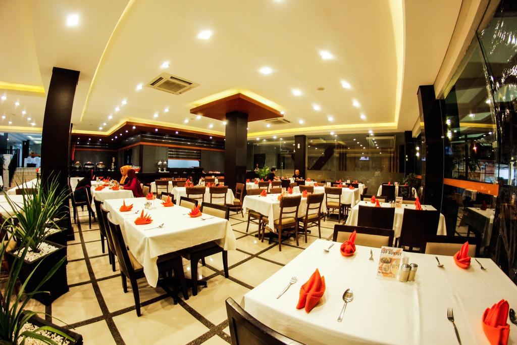 Alpha Hotel Пеканбару Экстерьер фото