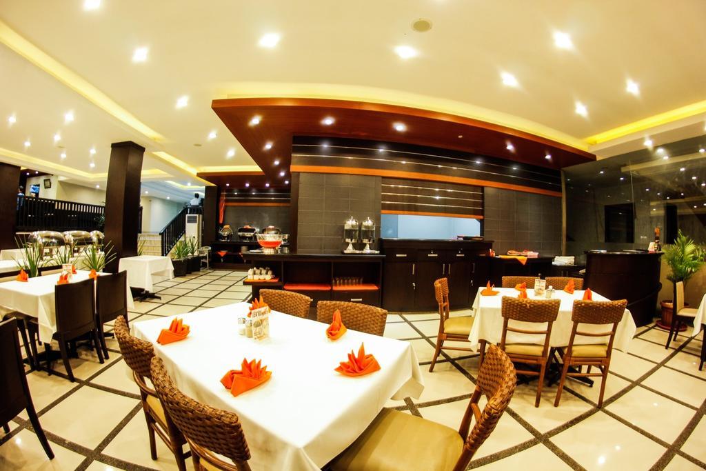 Alpha Hotel Пеканбару Экстерьер фото