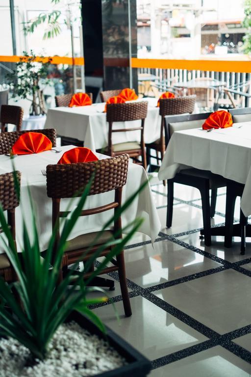 Alpha Hotel Пеканбару Экстерьер фото