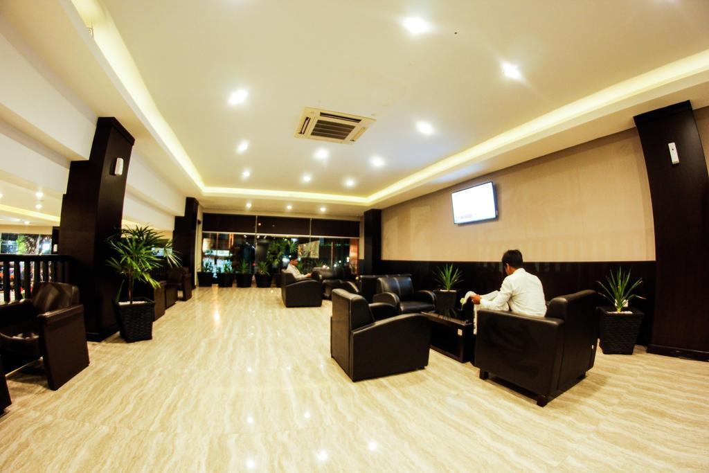 Alpha Hotel Пеканбару Экстерьер фото