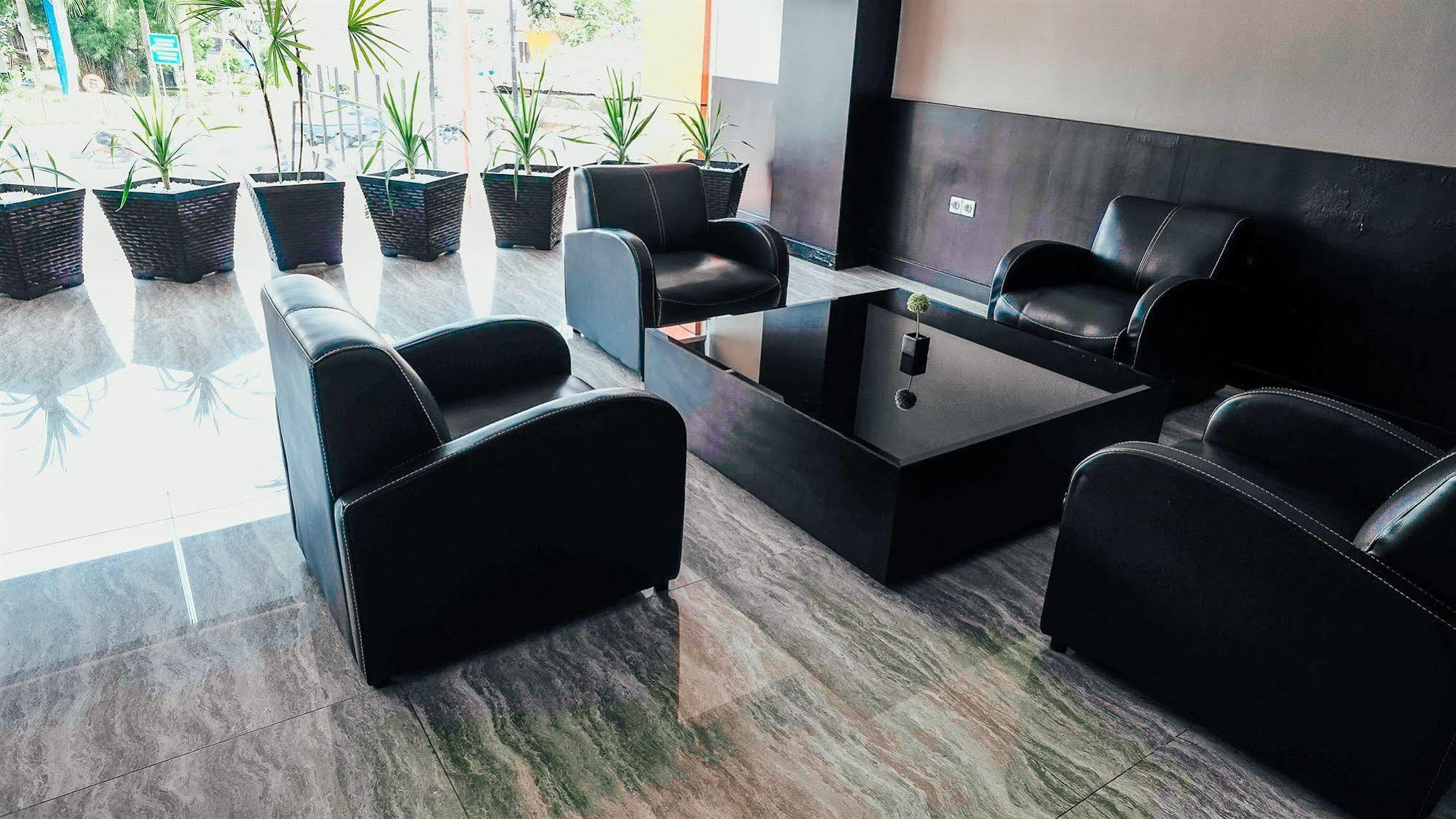 Alpha Hotel Пеканбару Экстерьер фото