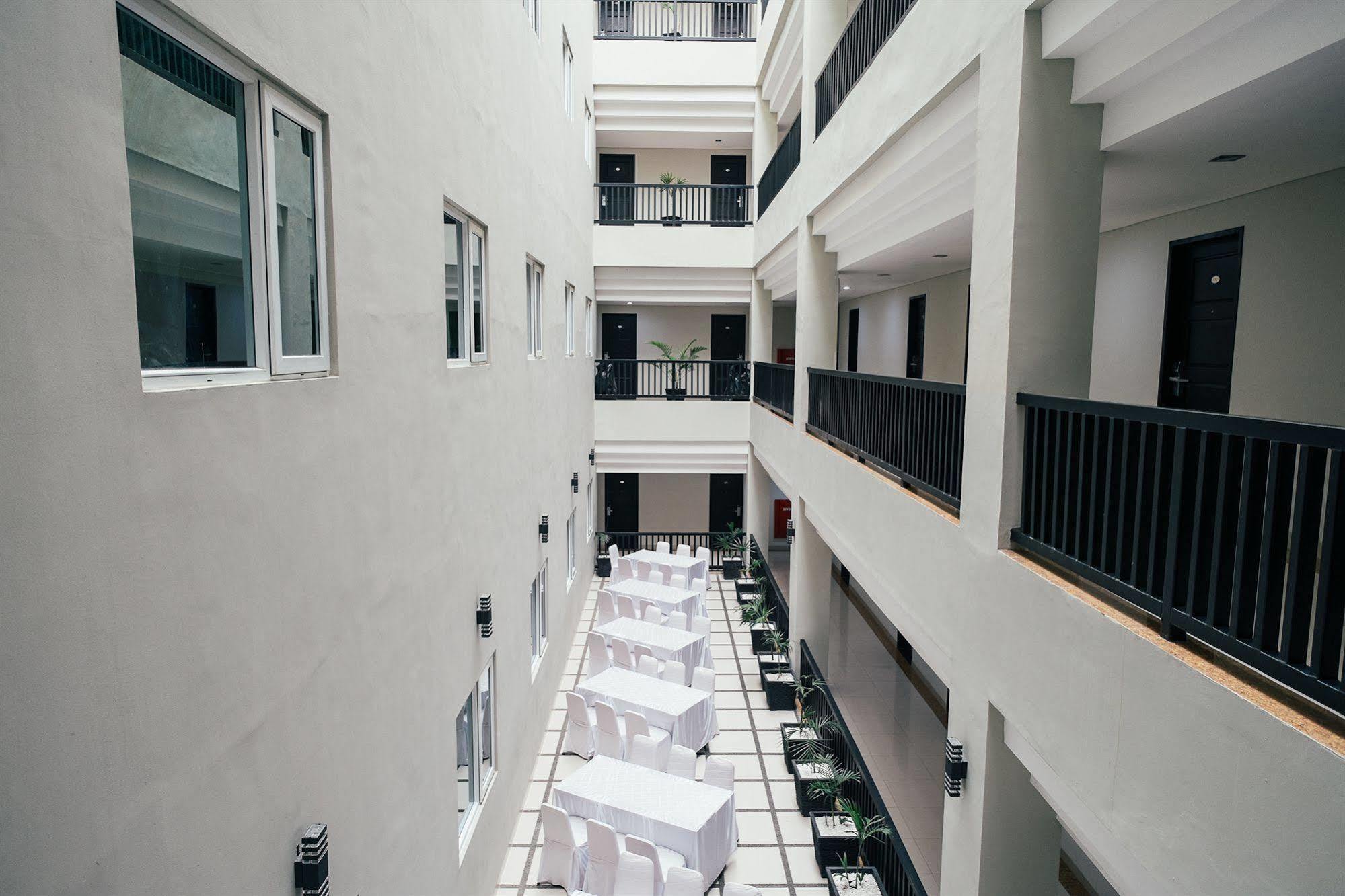 Alpha Hotel Пеканбару Экстерьер фото